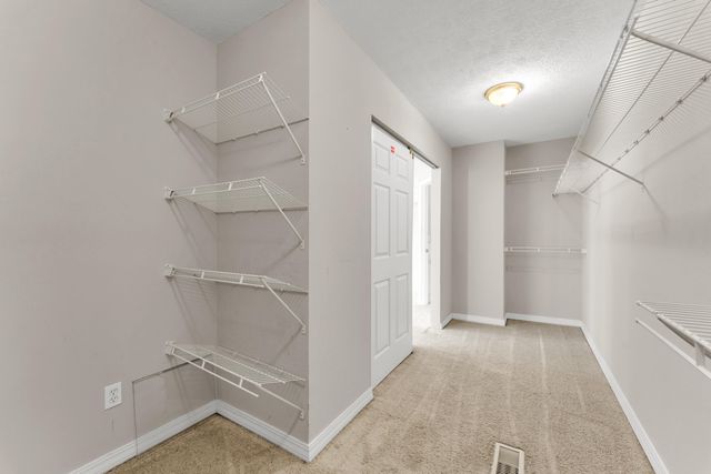 1518 W Stagecoach Court, Nixa, MO 65714