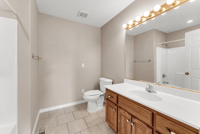 1518 W Stagecoach Court, Nixa, MO 65714