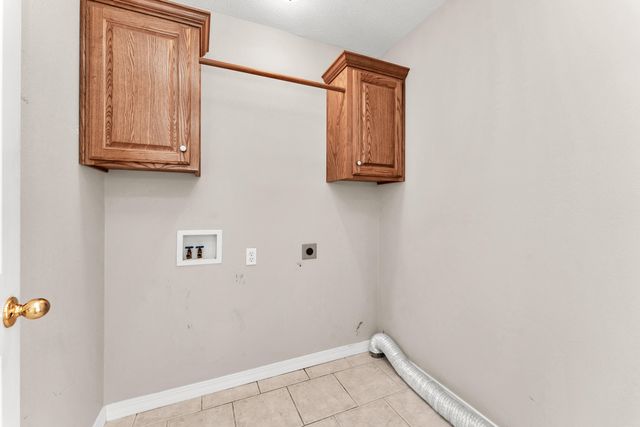 1518 W Stagecoach Court, Nixa, MO 65714