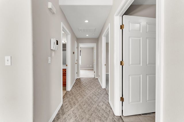 1518 W Stagecoach Court, Nixa, MO 65714