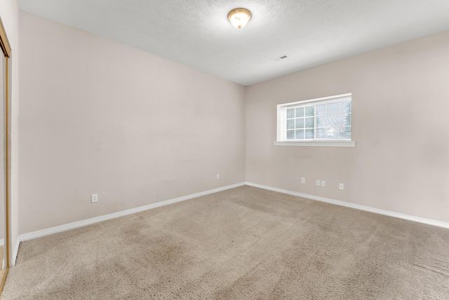 1518 W Stagecoach Court, Nixa, MO 65714