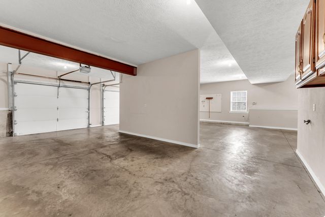 1518 W Stagecoach Court, Nixa, MO 65714