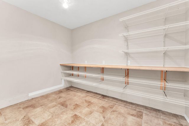 1518 W Stagecoach Court, Nixa, MO 65714