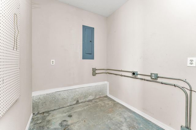 1518 W Stagecoach Court, Nixa, MO 65714