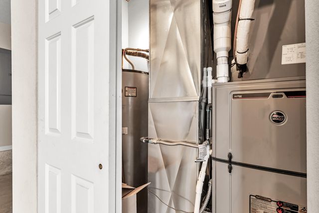 1518 W Stagecoach Court, Nixa, MO 65714