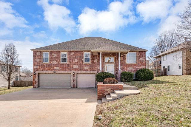 1518 W Stagecoach Court, Nixa, MO 65714