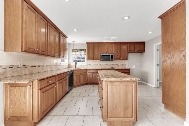 1518 W Stagecoach Court, Nixa, MO 65714