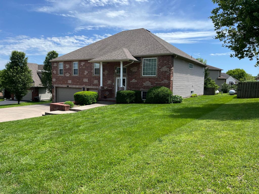 1518 W Stagecoach Court, Nixa, MO 65714