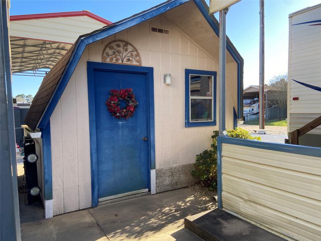 259 Care Center Drive, Livingston, TX 77351