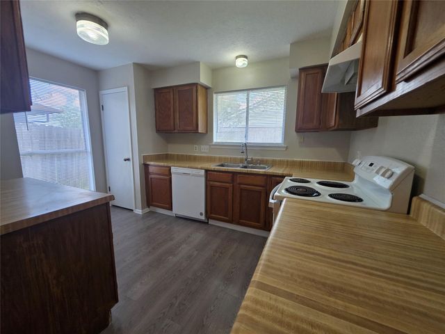 2777 Forest Point Drive, League City, TX 77573