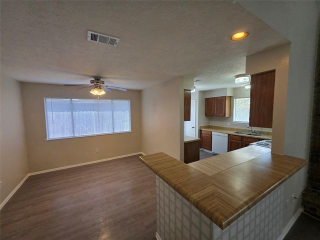 2777 Forest Point Drive, League City, TX 77573