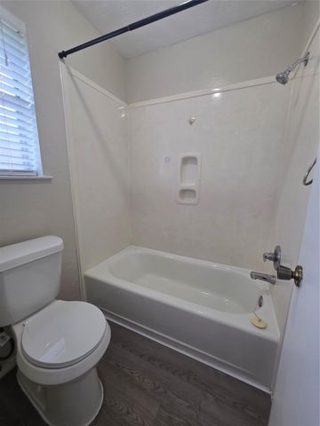 2777 Forest Point Drive, League City, TX 77573