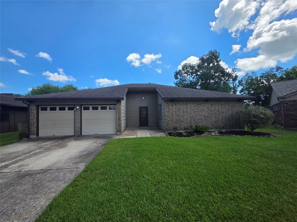 2777 Forest Point Drive, League City, TX 77573