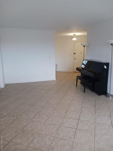 220-55 46th Avenue 7S, Bayside, NY 11361