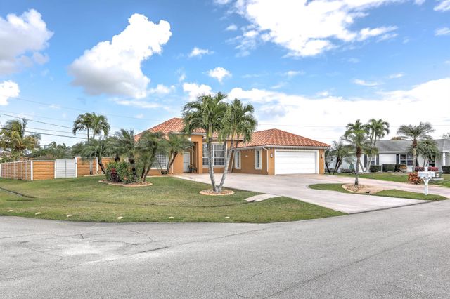 2725 SW Somber Road, Port St Lucie, FL 34953