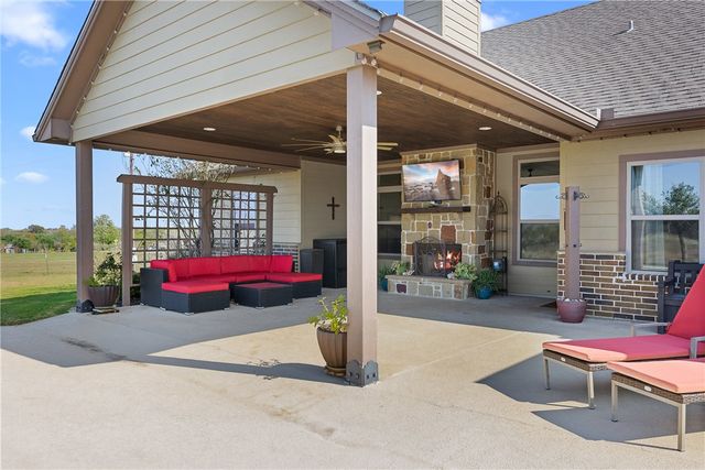 2232 FM 975, Caldwell, TX 77836