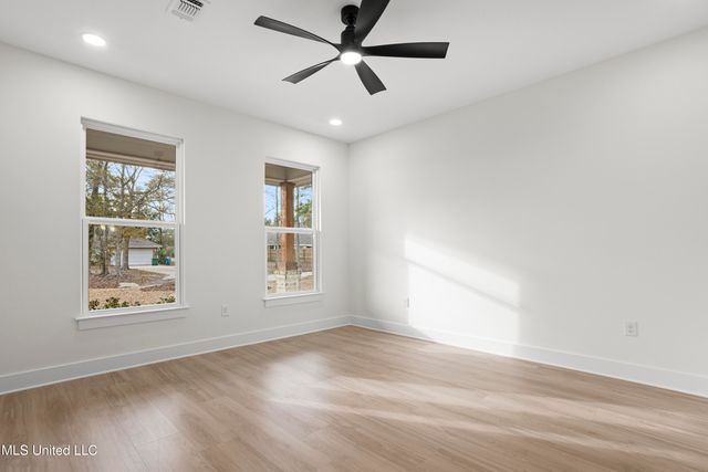 1708 Pelican Avenue, Ocean Springs, MS 39564