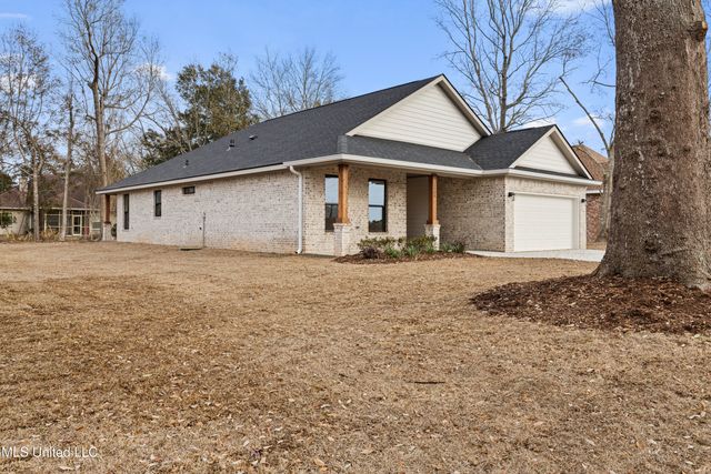 1708 Pelican Avenue, Ocean Springs, MS 39564