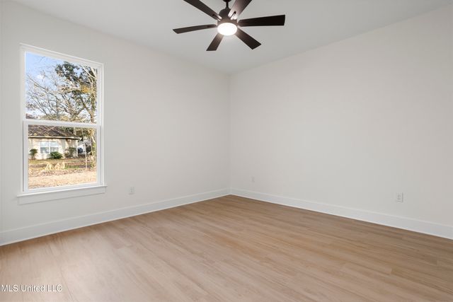 1708 Pelican Avenue, Ocean Springs, MS 39564