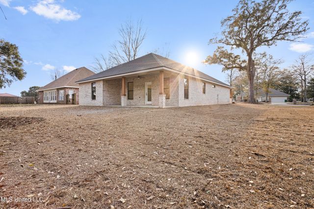 1708 Pelican Avenue, Ocean Springs, MS 39564