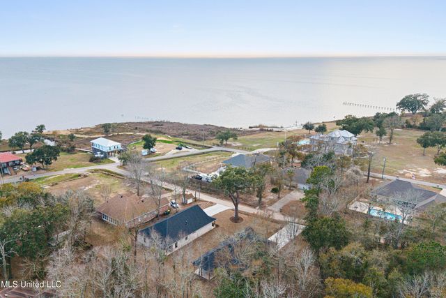 1708 Pelican Avenue, Ocean Springs, MS 39564