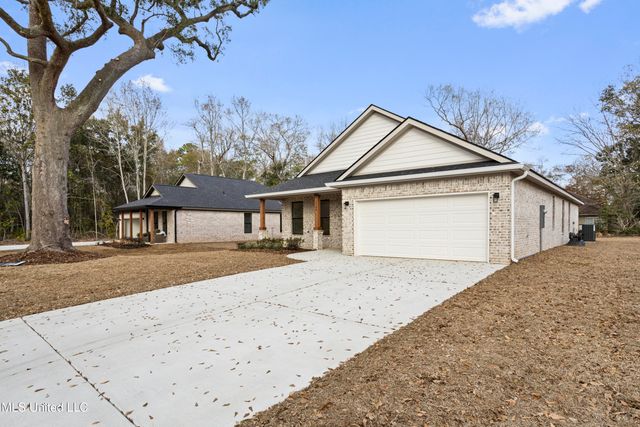 1708 Pelican Avenue, Ocean Springs, MS 39564