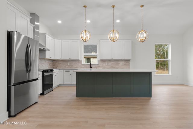 1708 Pelican Avenue, Ocean Springs, MS 39564