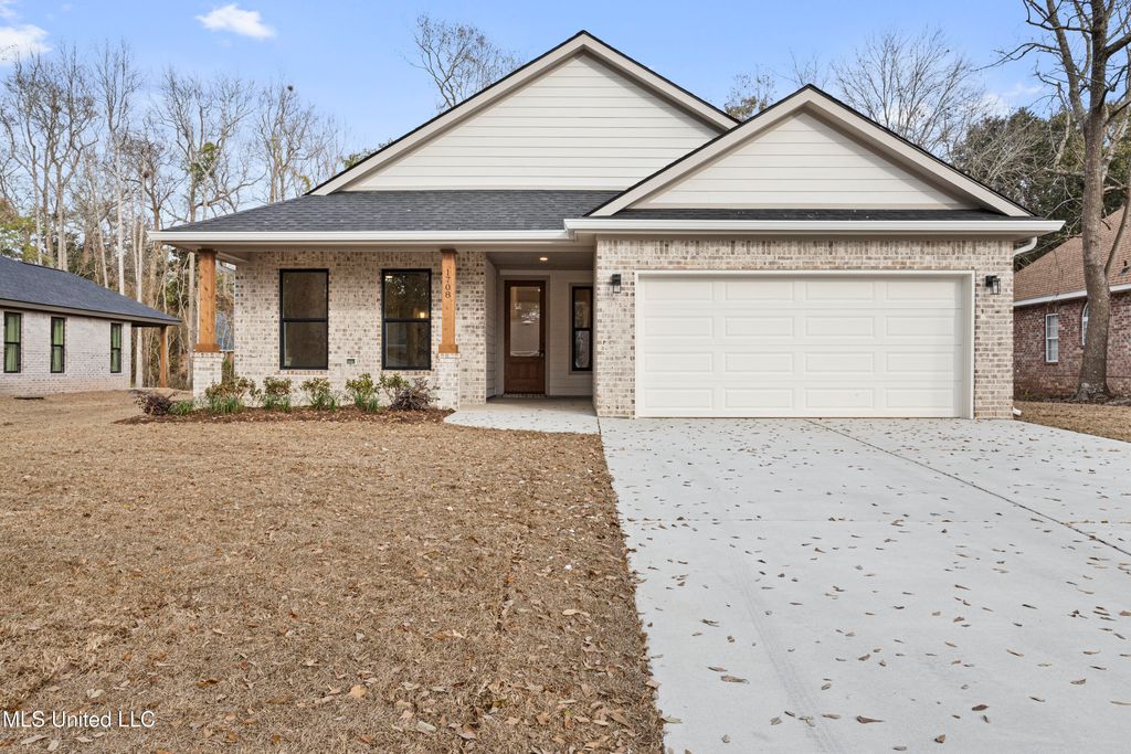 1708 Pelican Avenue, Ocean Springs, MS 39564