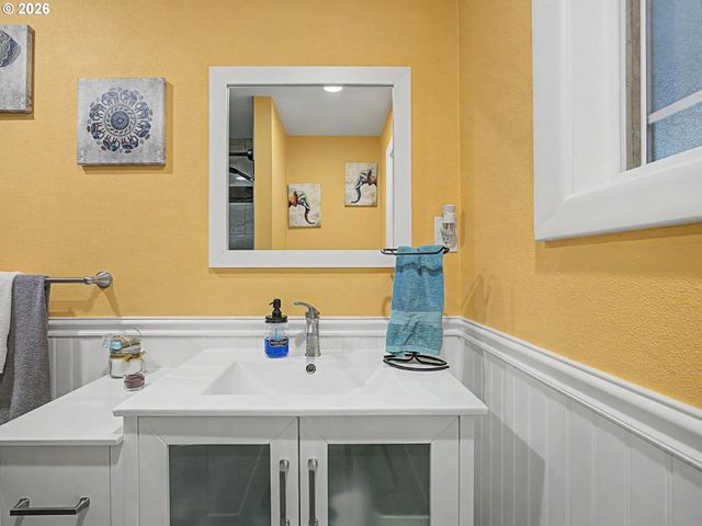 25 Ne 192nd Ave, Portland, OR 97230