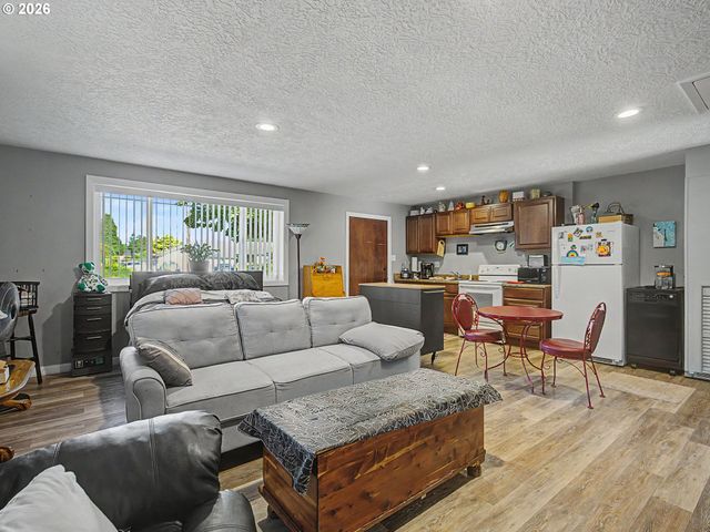 25 Ne 192nd Ave, Portland, OR 97230
