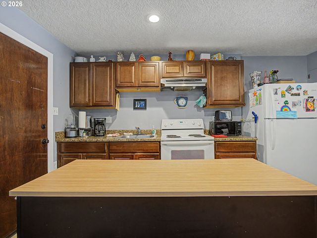 25 Ne 192nd Ave, Portland, OR 97230