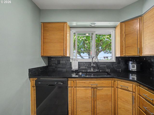 25 Ne 192nd Ave, Portland, OR 97230