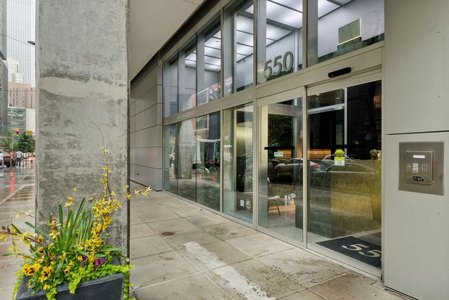 550 N St Clair Street 2002, Chicago, IL 60611