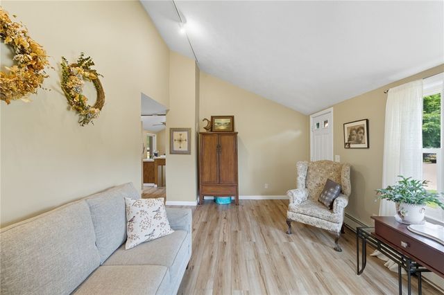 11 Observatory Road, Warwick, RI 02888