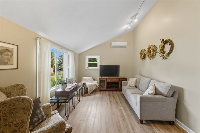 11 Observatory Road, Warwick, RI 02888