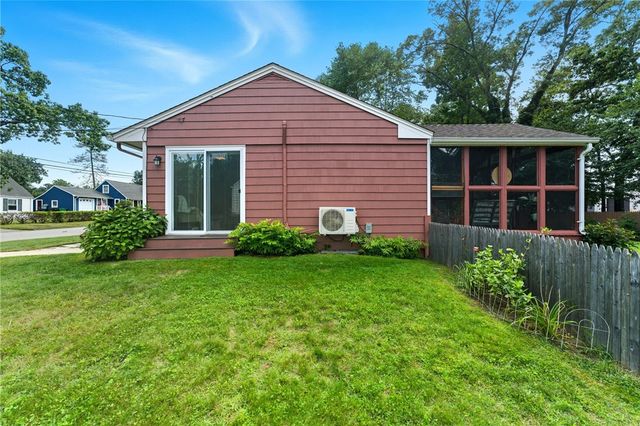11 Observatory Road, Warwick, RI 02888