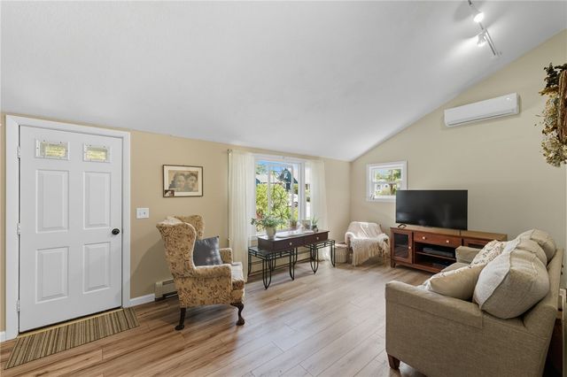 11 Observatory Road, Warwick, RI 02888