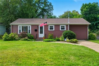 11 Observatory Road, Warwick, RI 02888