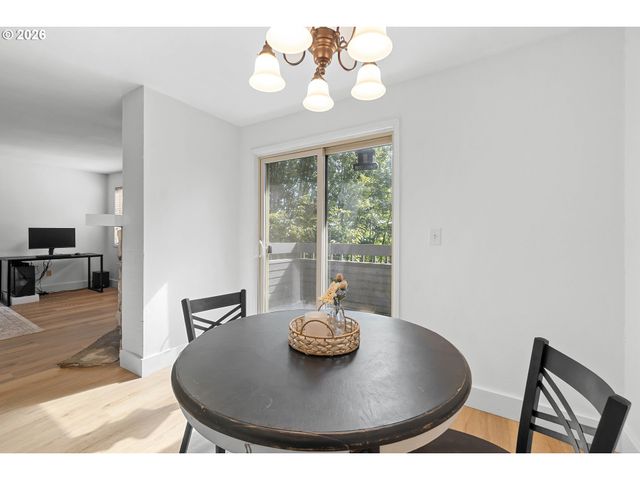 44 EAGLE CREST Dr 19, Lake Oswego, OR 97035
