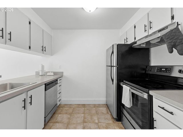 44 EAGLE CREST Dr 19, Lake Oswego, OR 97035