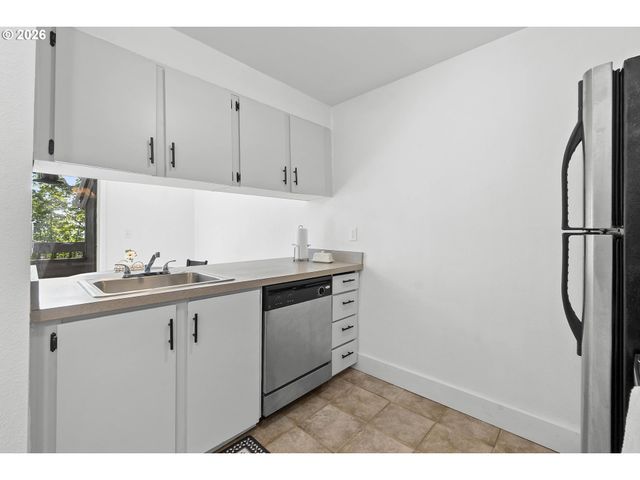 44 EAGLE CREST Dr 19, Lake Oswego, OR 97035