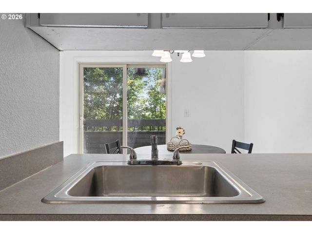 44 EAGLE CREST Dr 19, Lake Oswego, OR 97035
