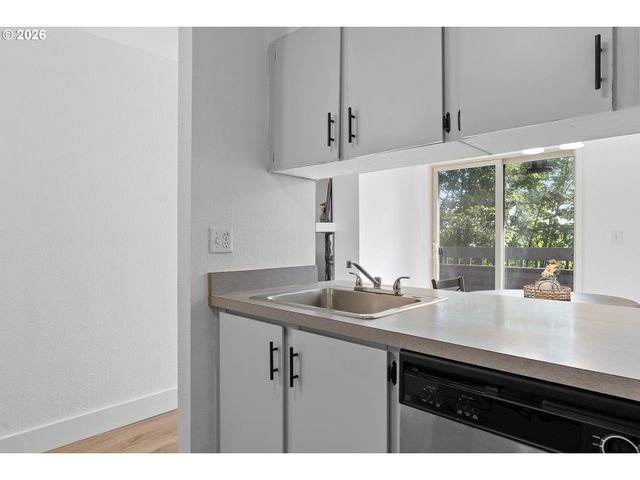 44 EAGLE CREST Dr 19, Lake Oswego, OR 97035