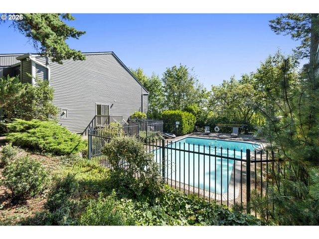 44 EAGLE CREST Dr 19, Lake Oswego, OR 97035