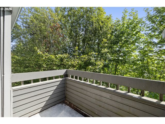 44 EAGLE CREST Dr 19, Lake Oswego, OR 97035
