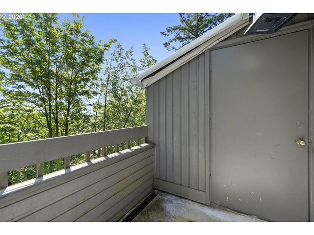 44 EAGLE CREST Dr 19, Lake Oswego, OR 97035