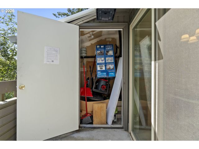44 EAGLE CREST Dr 19, Lake Oswego, OR 97035