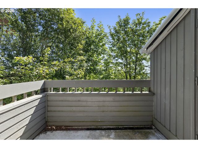 44 EAGLE CREST Dr 19, Lake Oswego, OR 97035