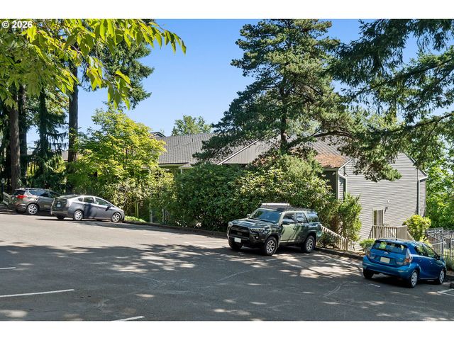 44 EAGLE CREST Dr 19, Lake Oswego, OR 97035