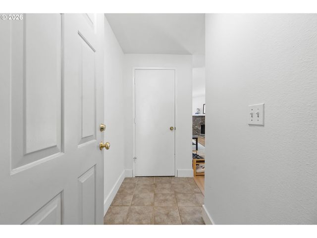 44 EAGLE CREST Dr 19, Lake Oswego, OR 97035